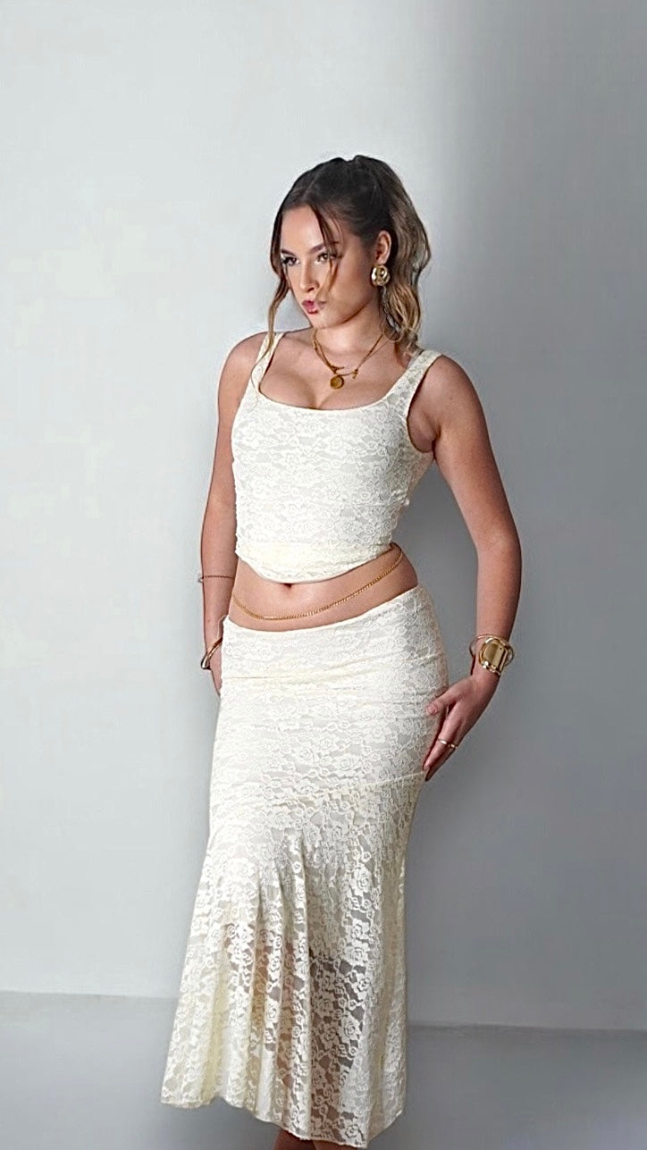 ENSEMBLE EN DENTELLE