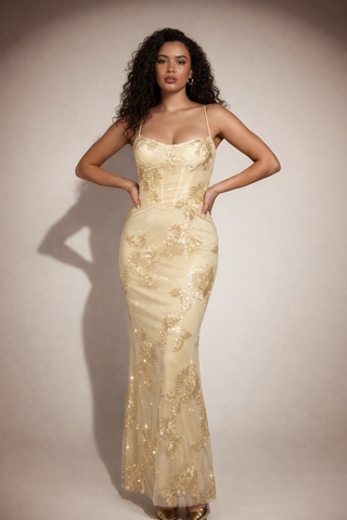 Robe ivoire brodée, dos lacé